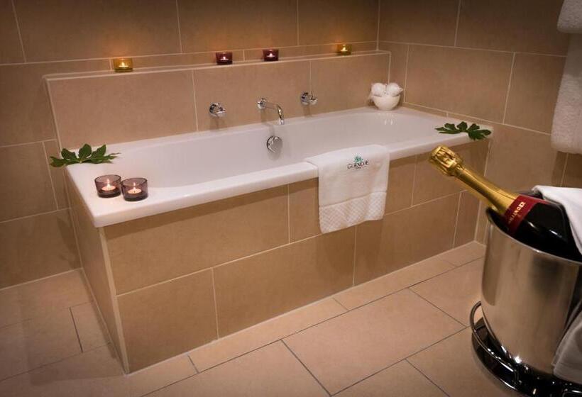 غرفة قياسية, Glencoe House