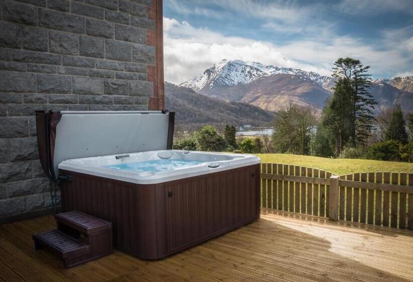 جناح مزود بجاكوزى, Glencoe House