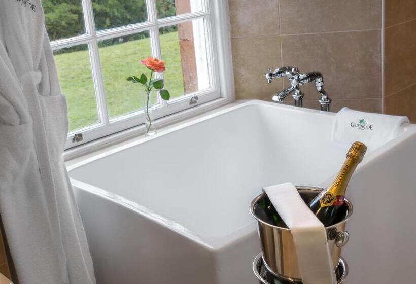 جناح مزود بجاكوزى, Glencoe House