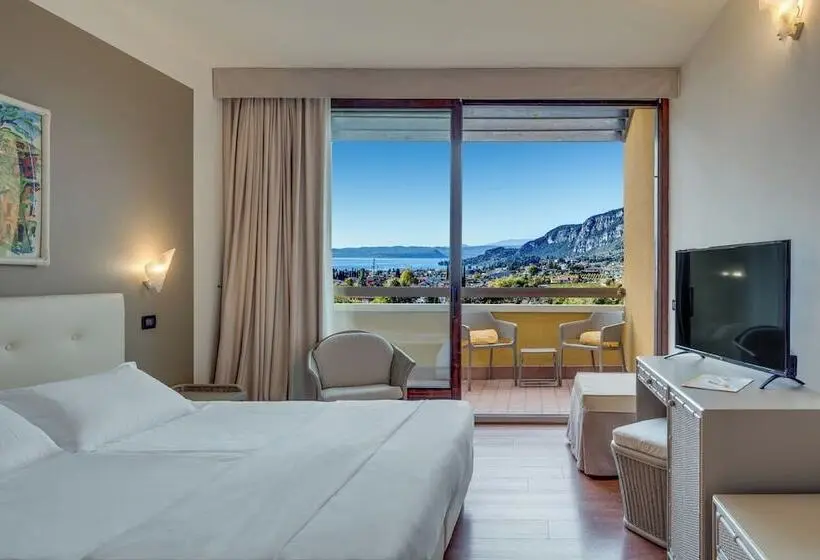 اتاق استاندارد با چشم‌انداز دریاچه, Poiano Garda Resort Hotel