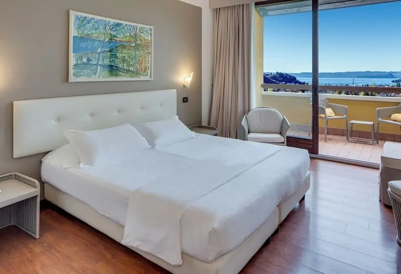 اتاق استاندارد با چشم‌انداز دریاچه, Poiano Garda Resort Hotel