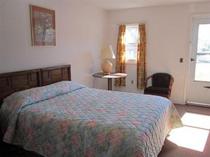 标准间, Cadet Motel