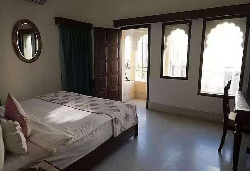 Deluxe Rum, Amar Kothi