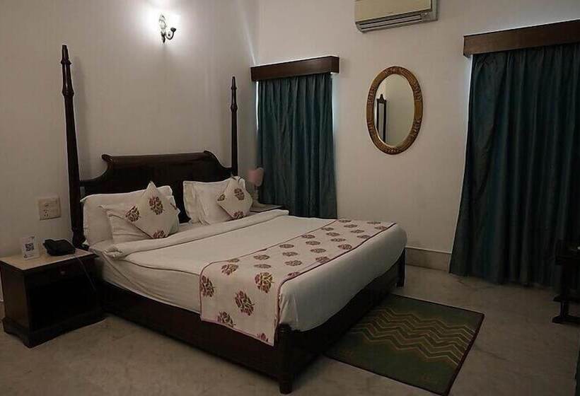 Deluxe Rum, Amar Kothi