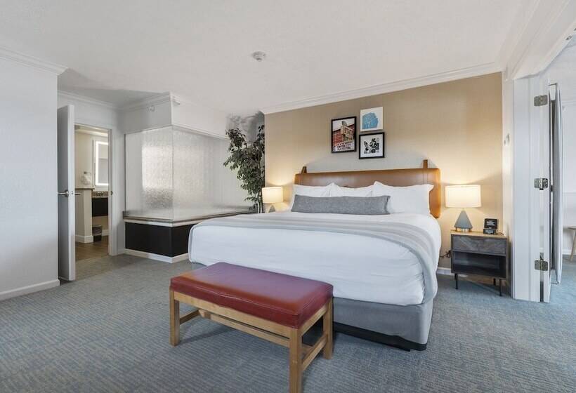 Люкс, Cherry Tree Inn & Suites