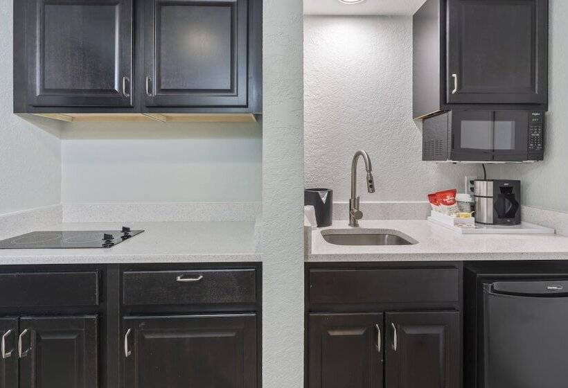 חדר סטנדרט מיטה זוגית עם נוף, Cherry Tree Inn & Suites