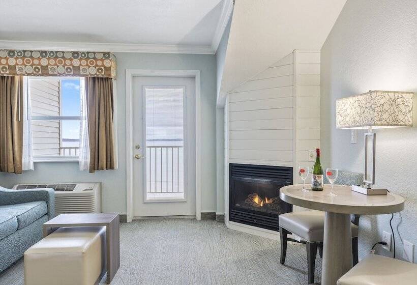 חדר סטנדרט מיטה זוגית עם נוף, Cherry Tree Inn & Suites