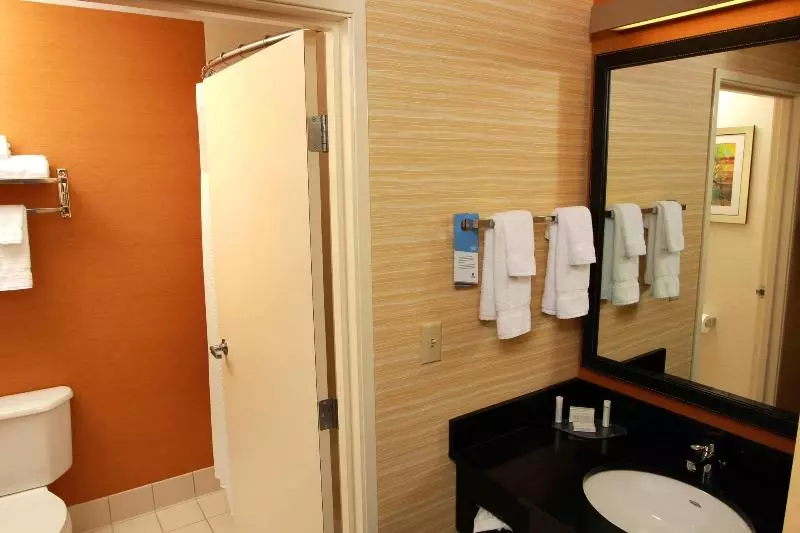 اتاق استاندارد با تخت بزرگ, Fairfield Inn & Suites Traverse City