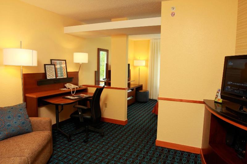 带大床的套房, Fairfield Inn & Suites Traverse City