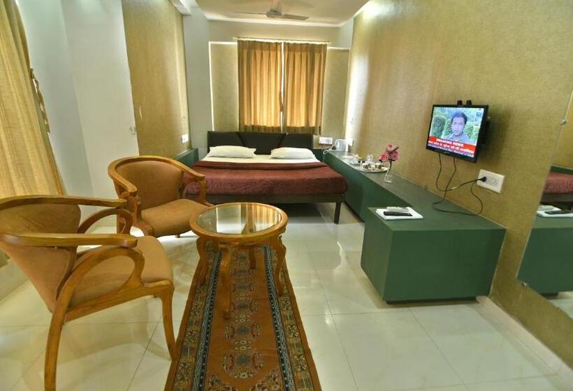 סוויטה דלוקס, Isher International