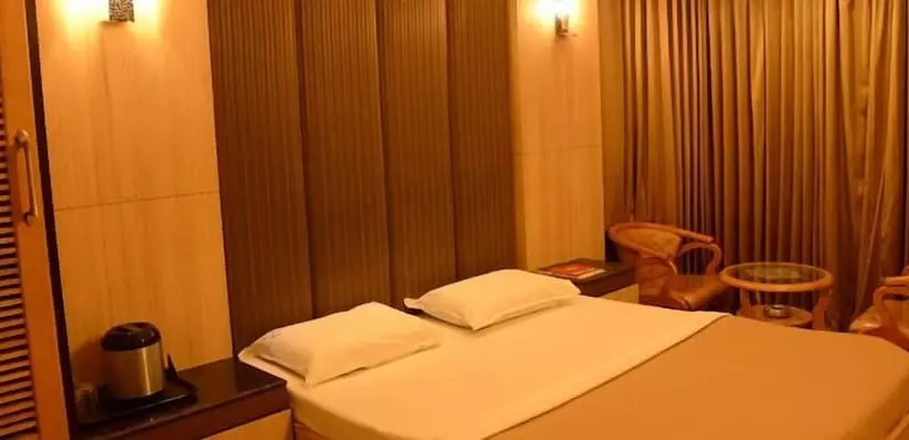 اتاق لوکس, Raamus