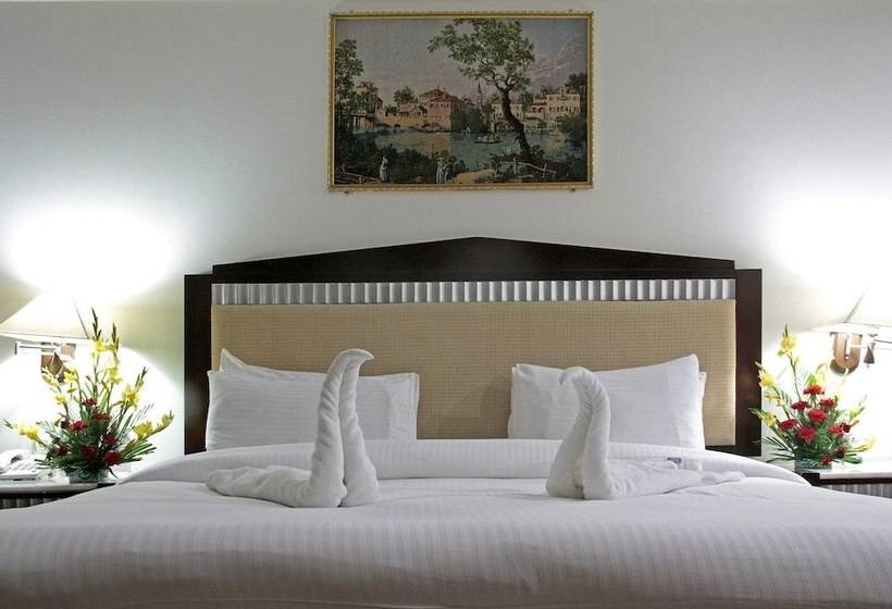 디럭스 룸, The Residency