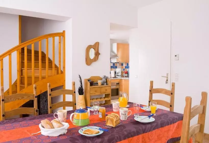ویلای 3 خوابه با استخر, Madame Vacances Le Domaine De Vertmarines