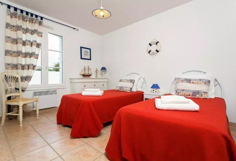 ویلای 3 خوابه با استخر, Madame Vacances Le Domaine De Vertmarines