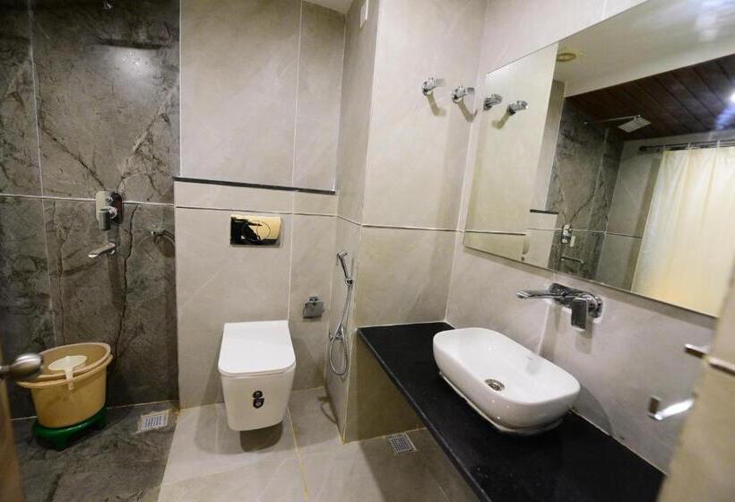 Quarto Deluxe, Shree Gajanana   Lift  Wifi With Restaurant Facilities Near Sea Beach Best Choice Of Travellers By M