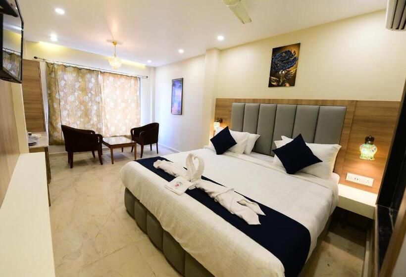 Quarto Deluxe, Shree Gajanana   Lift  Wifi With Restaurant Facilities Near Sea Beach Best Choice Of Travellers By M
