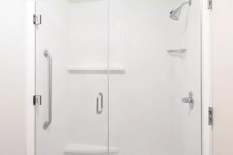 キングサイズベッドのスタンダードルーム, Courtyard By Marriott Milwaukee North/brown Deer