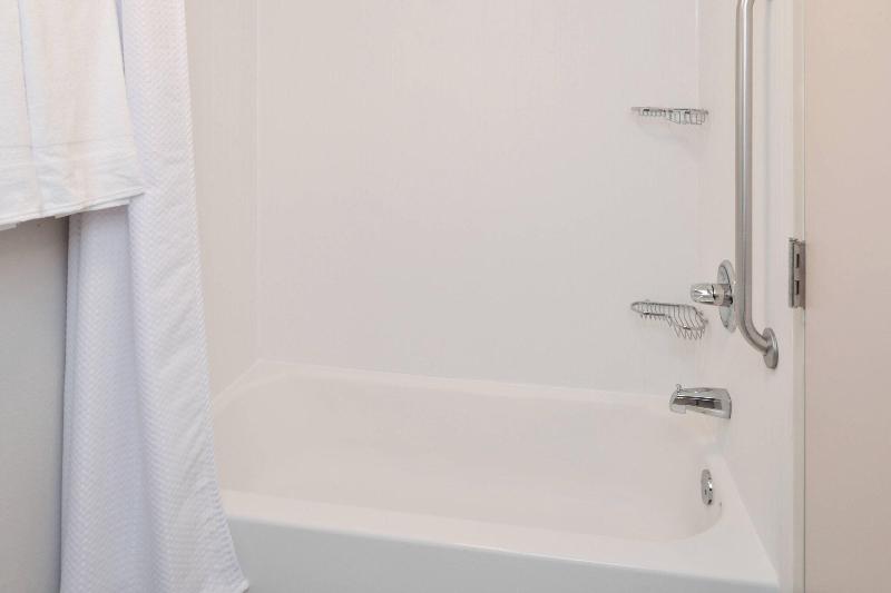 غرفة قياسية سرير كينج, Courtyard By Marriott Milwaukee North/brown Deer