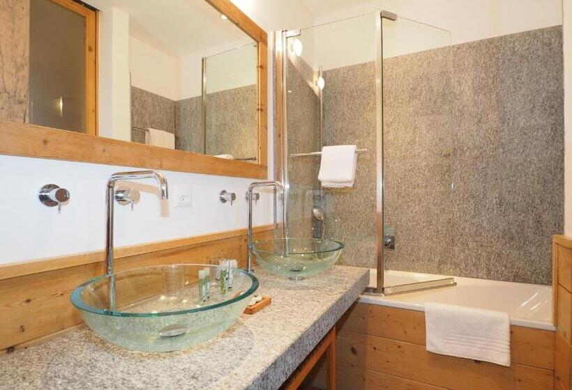 شقة إقتصادية غرفة واحد, Maloja Palace