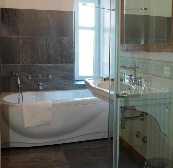 شقة عائلية إطلالة على البحيرة, Maloja Palace