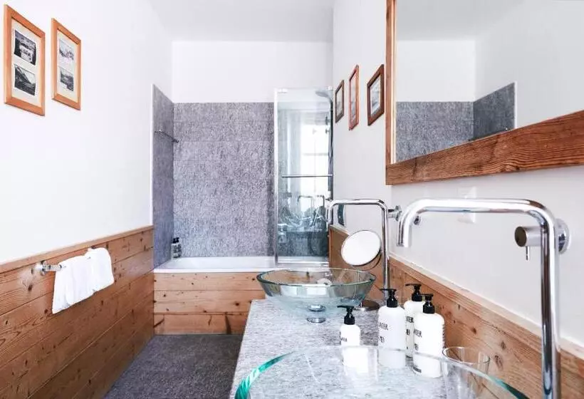Family flat with lake view, Maloja Palace
