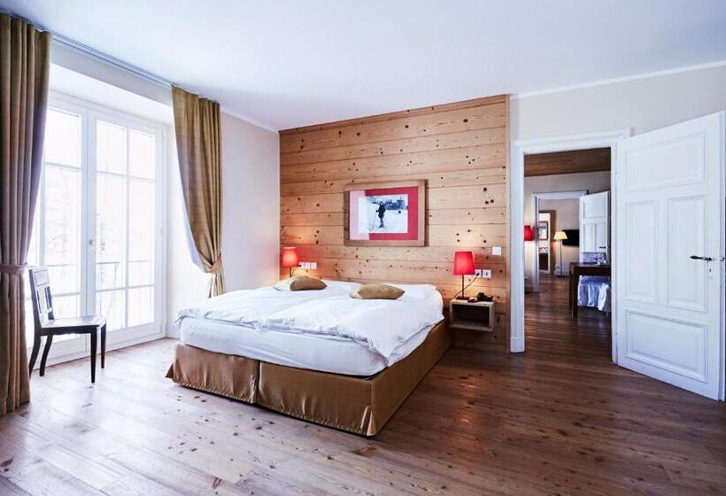 شقة غرفتين, Maloja Palace