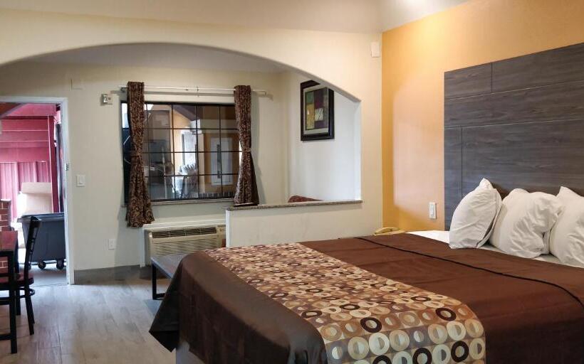 キングサイズベッドのスタンダードルーム, Regency Inn And Suites Galena Park