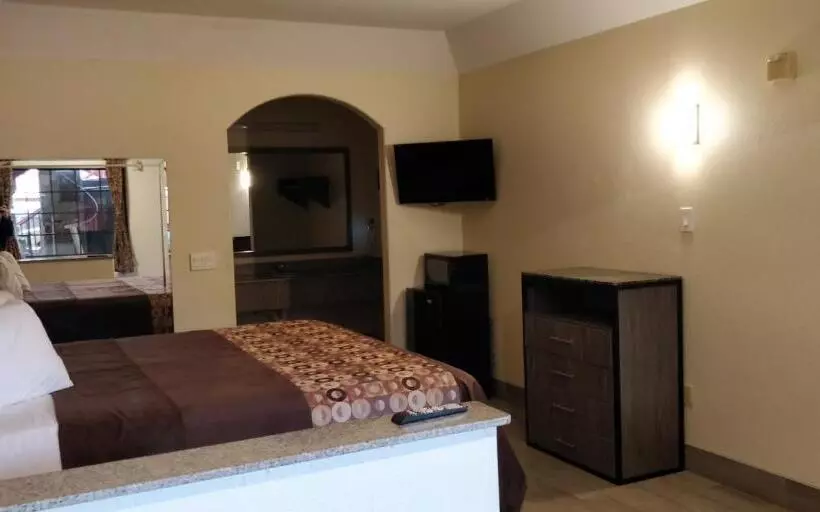 キングサイズベッドのスタンダードルーム, Regency Inn And Suites Galena Park