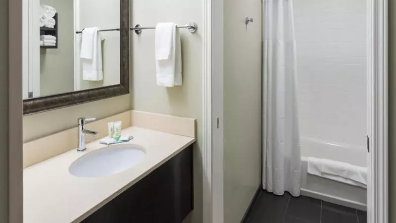 キングサイズベッドのスイートルーム, Staybridge Suites Wichita Falls, An Ihg