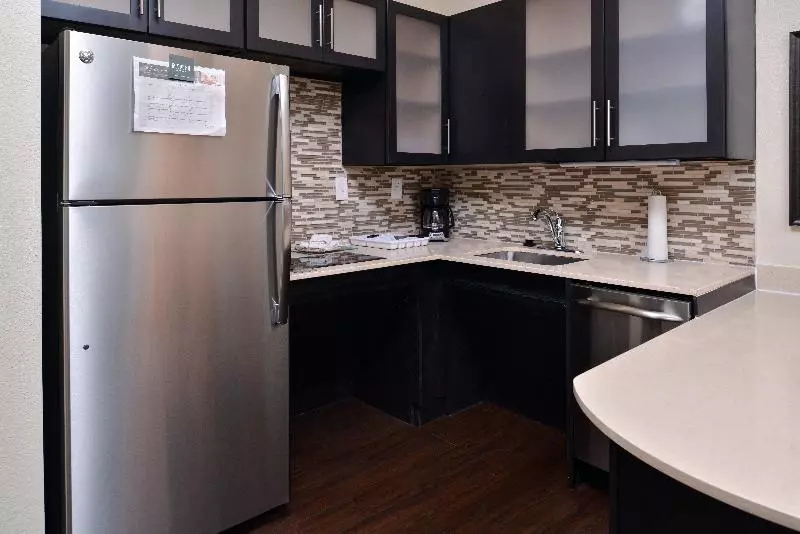 キングサイズベッドのスイートルーム, Staybridge Suites Wichita Falls, An Ihg