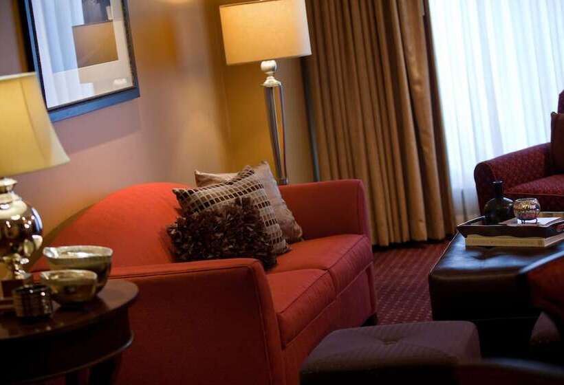 Люкс Клуб, Wyndham Grand Oklahoma City Downtown