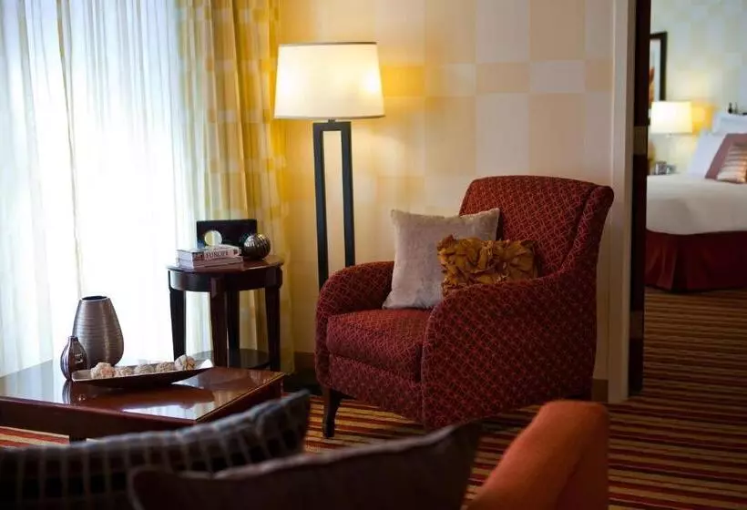 キングサイズベッドのスイートルーム, Wyndham Grand Oklahoma City Downtown