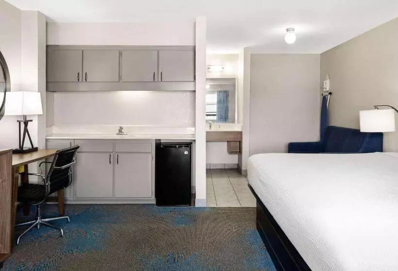 キングサイズベッドのスイートルーム, Days Inn By Wyndham Ardmore