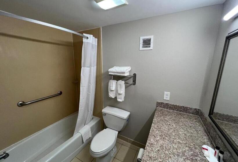 스위트 킹사이즈 침대, Days Inn By Wyndham Laplace New Orleans