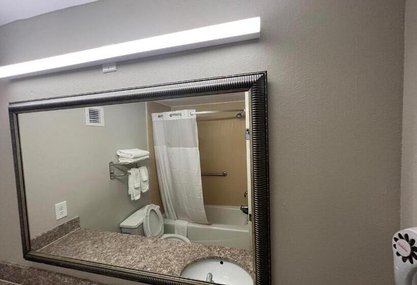 غرفة قياسية سرير كينج, Days Inn By Wyndham Laplace New Orleans