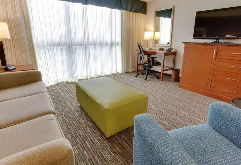 スイート, Drury Inn & Suites Nashville Airport