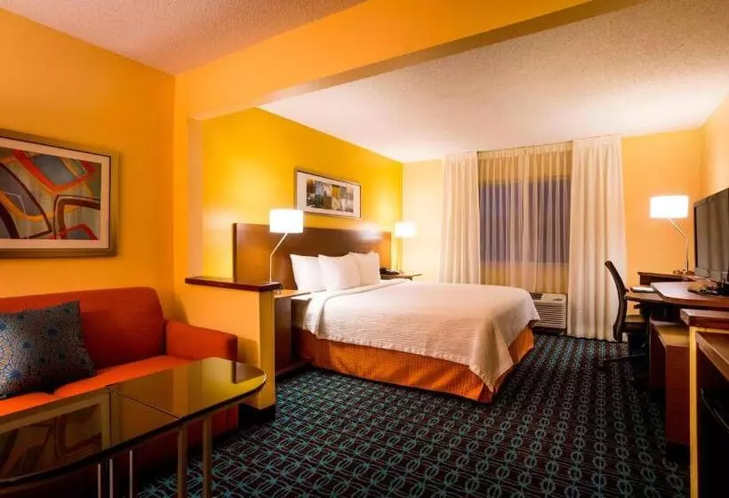 キングサイズベッドのスイートルーム, Fairfield Inn And Suites By Marriott Cincinnati Eastgate
