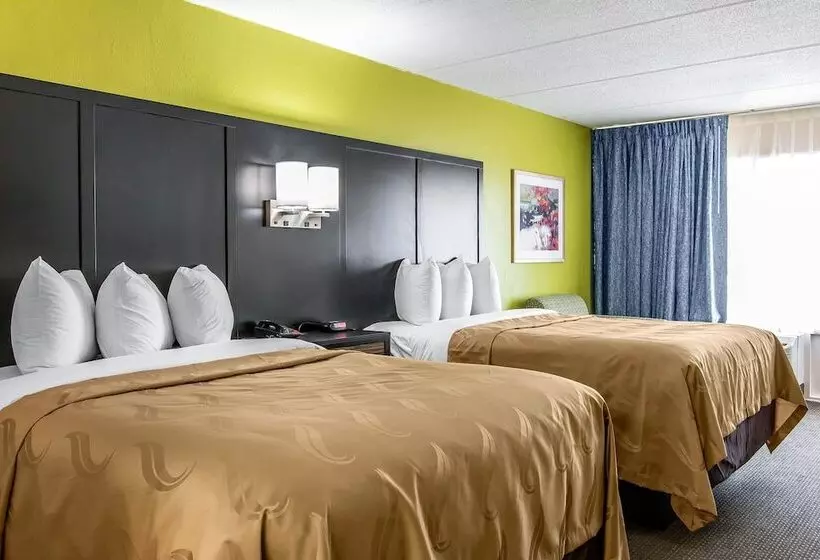 ２ダブルベッドのスタンダードルーム, Quality Inn Hinesville   Fort Stewart Area, Kitchenette Rooms   Pool   Guest Laundry