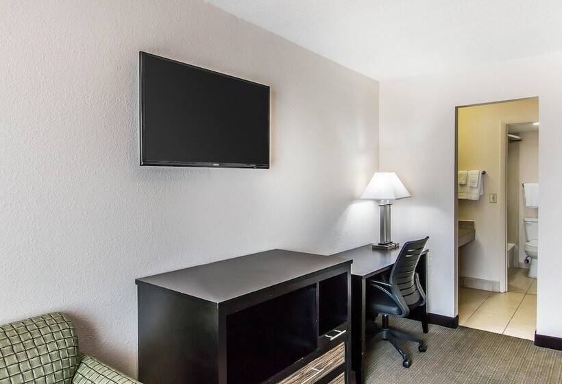Номер Стандарт 2 Двуспальные Кровати, Quality Inn Hinesville   Fort Stewart Area, Kitchenette Rooms   Pool   Guest Laundry