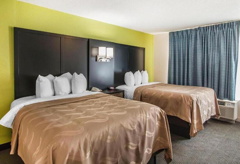 غرفه قياسيه سريرين مزدوجين, Quality Inn Hinesville   Fort Stewart Area, Kitchenette Rooms   Pool   Guest Laundry