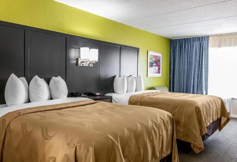 חדר סטנדרט שתי מיטות זוגיות, Quality Inn Hinesville   Fort Stewart Area, Kitchenette Rooms   Pool   Guest Laundry