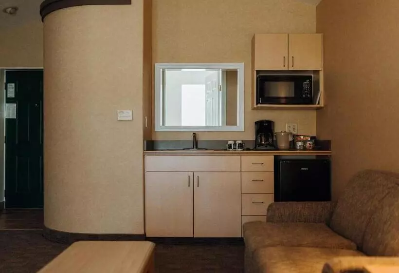 スタンダードバンガロー, Skaneateles Suites