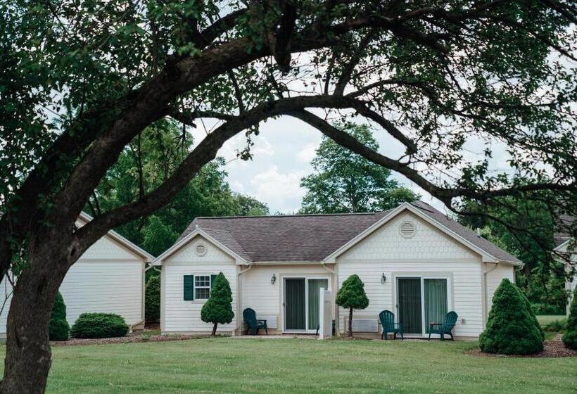 בקתה סטנדרטית, Skaneateles Suites