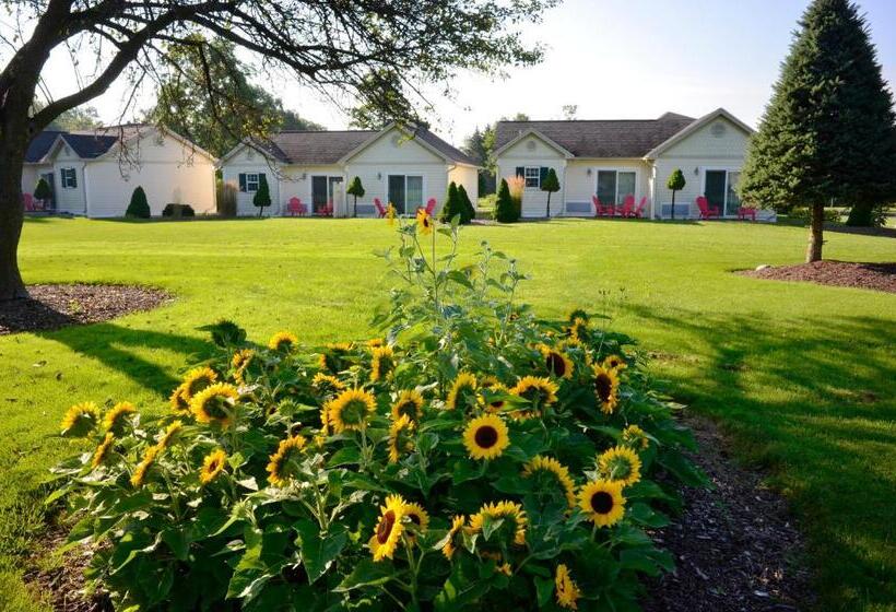 בקתה סטנדרטית, Skaneateles Suites