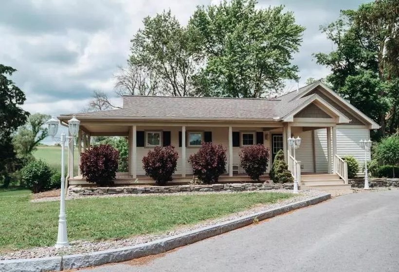 ２ベッドルームハウス, Skaneateles Suites