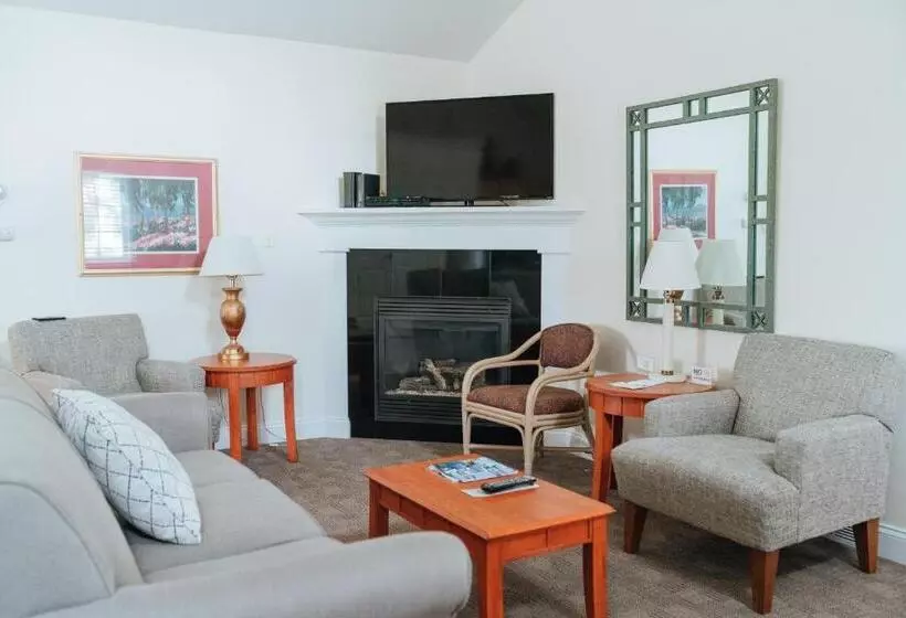２ベッドルームハウス, Skaneateles Suites
