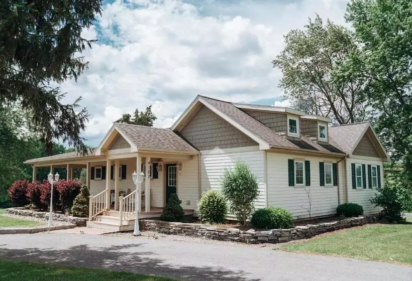 ２ベッドルームハウス, Skaneateles Suites