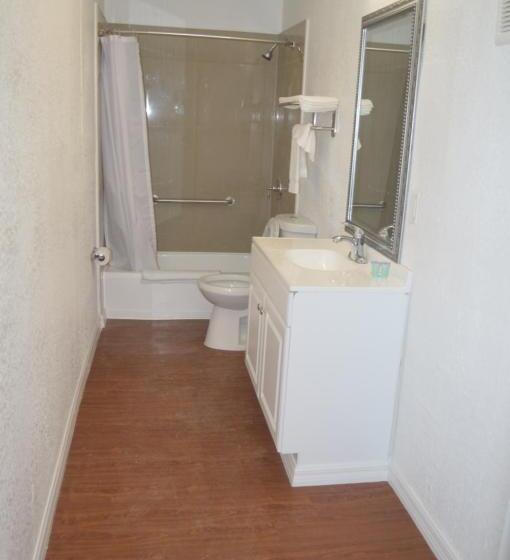 إستوديو ديلوكس, Tarpon Inn