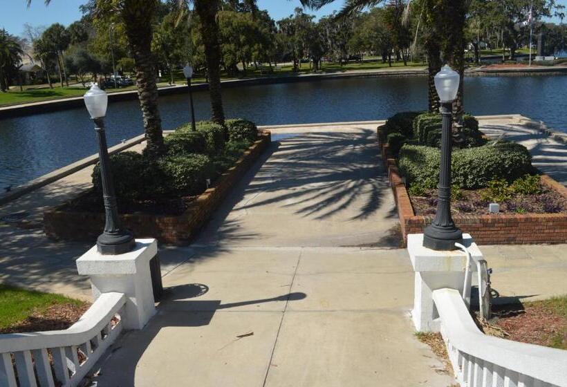 استوديو قياسي مطل على البحيرة, Tarpon Inn