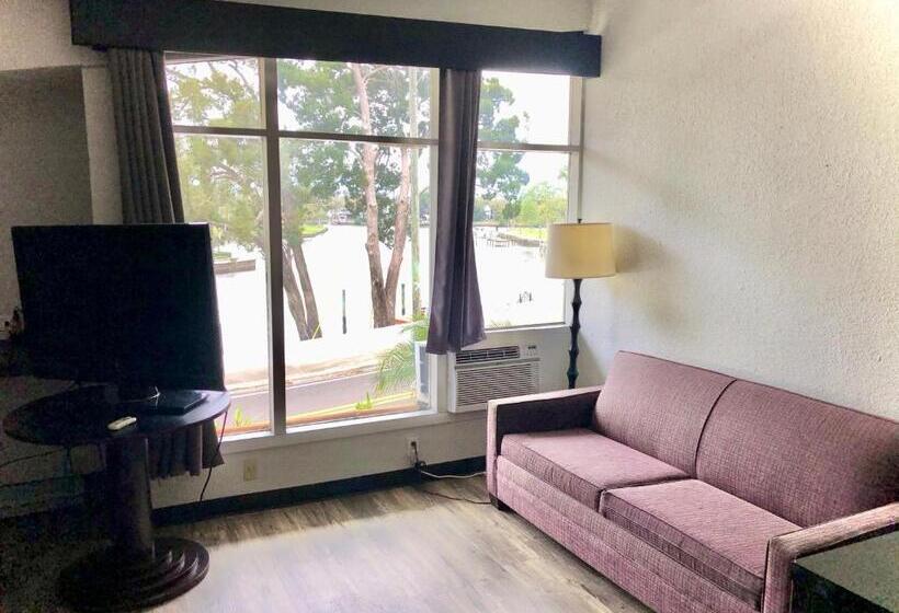 استوديو قياسي مطل على البحيرة, Tarpon Inn